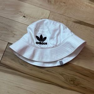 Adidas bucket hat
